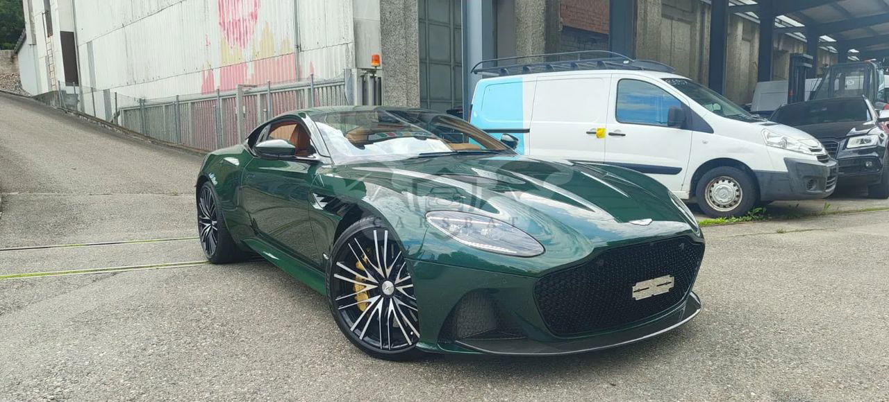 Aston Martin DBS 2023