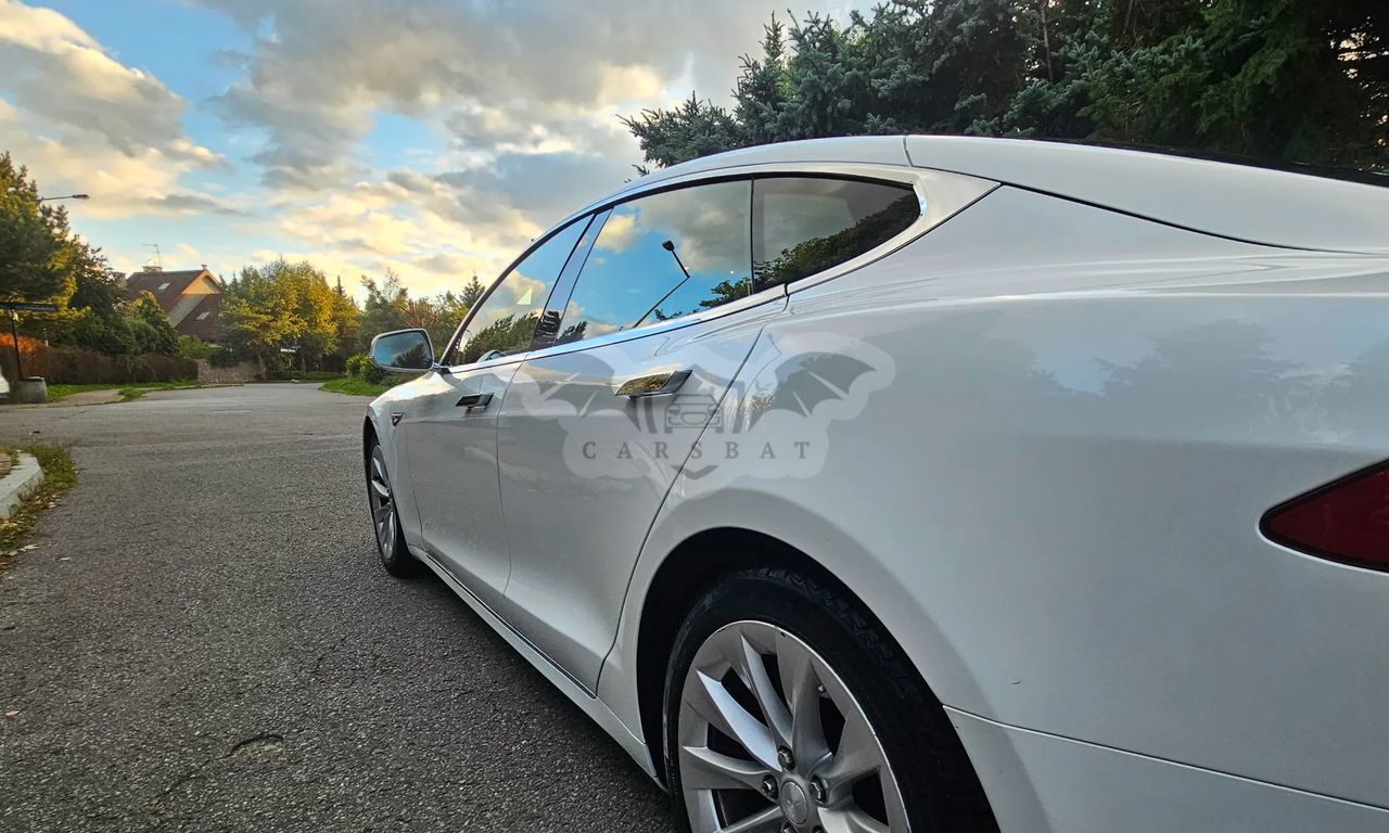 Tesla Model S 2016