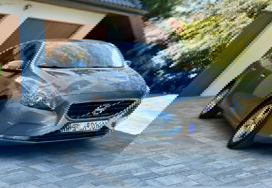 Volvo V40 II D2 Momentum 2015