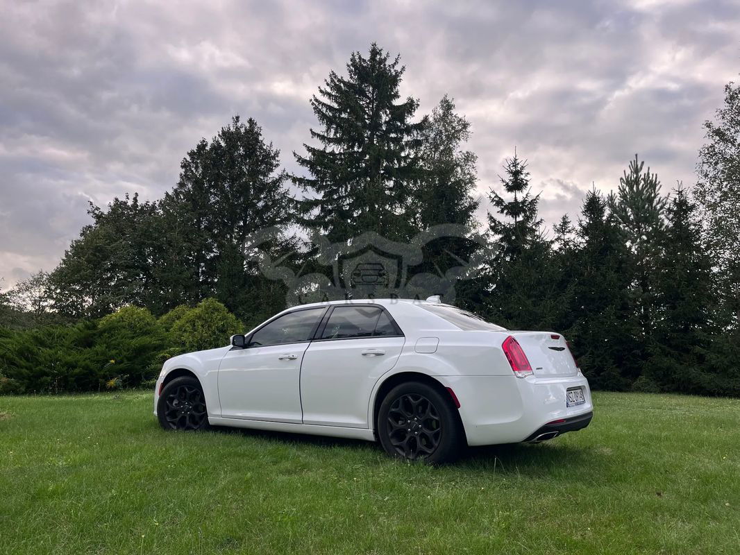 Chrysler 300 2022