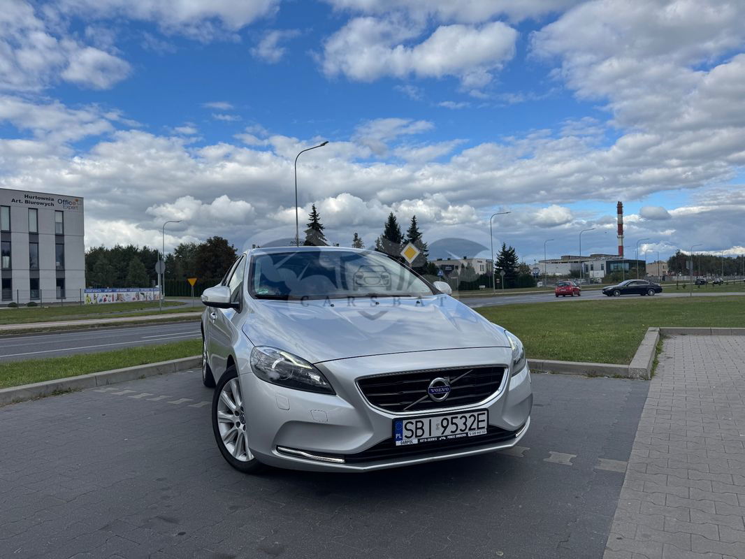 Volvo V40 II D2 Momentum 2015