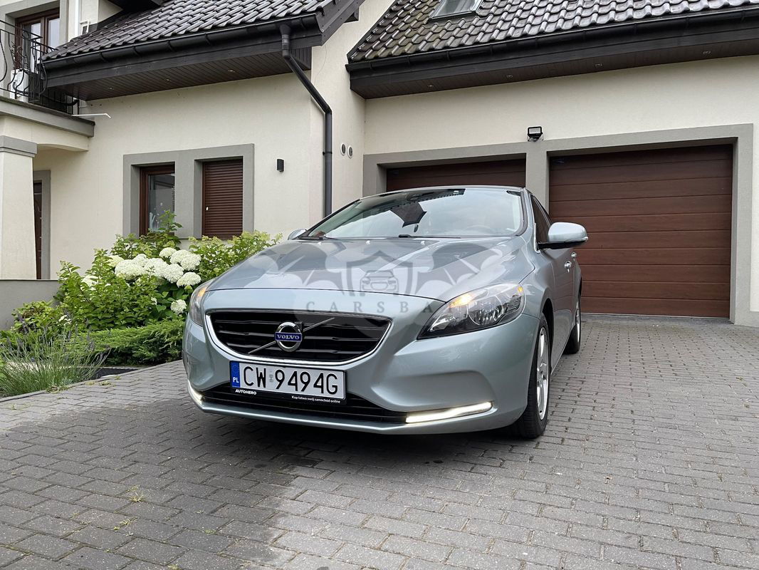 Volvo V40 II D2 Momentum 2013