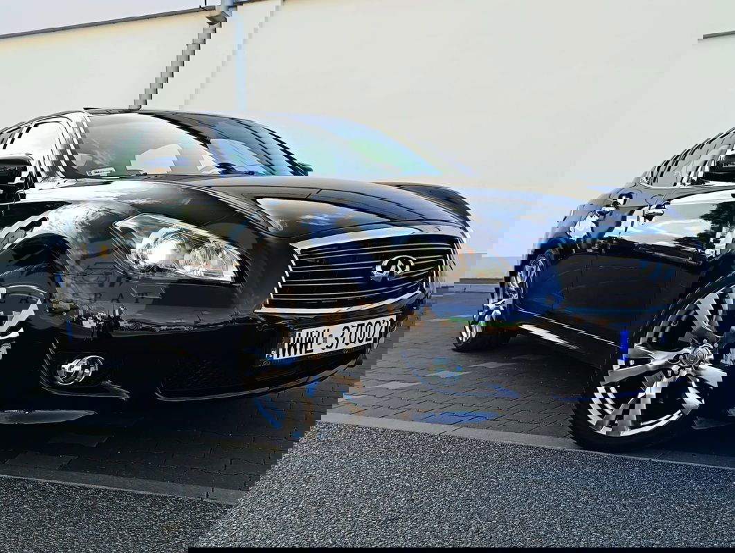 Infiniti M37 M30d S Premium 2011