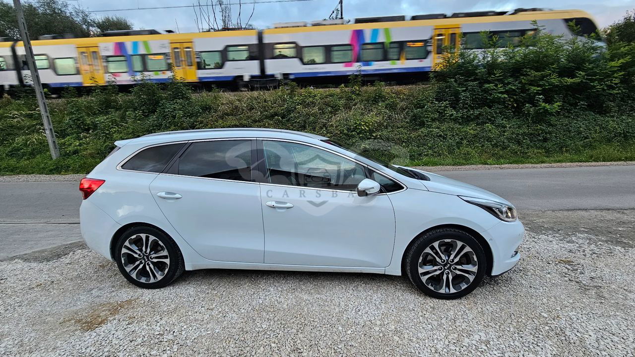 Kia Ceed II Cee'd 1.6 CRDi M 2013
