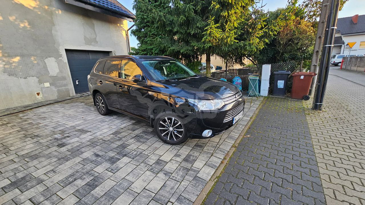 Mitsubishi Outlander III PHEV Instyle NAVI + 2014