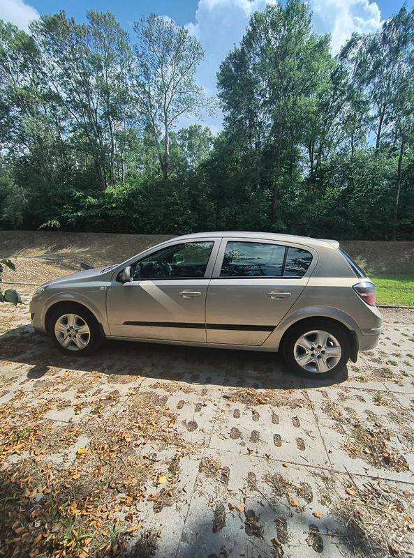 Opel Astra H III 1.4 Enjoy 2010