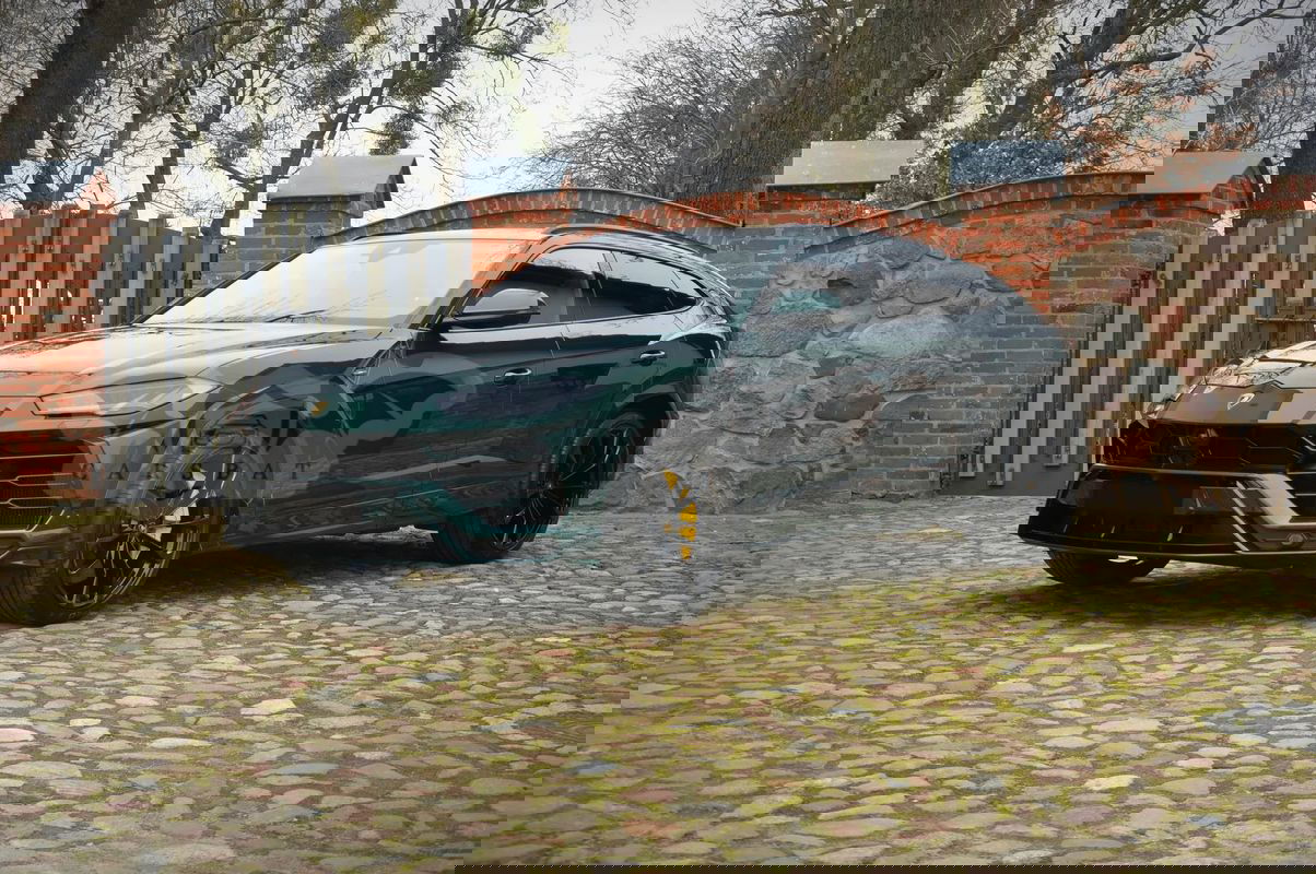 Lamborghini Urus Standard 2021