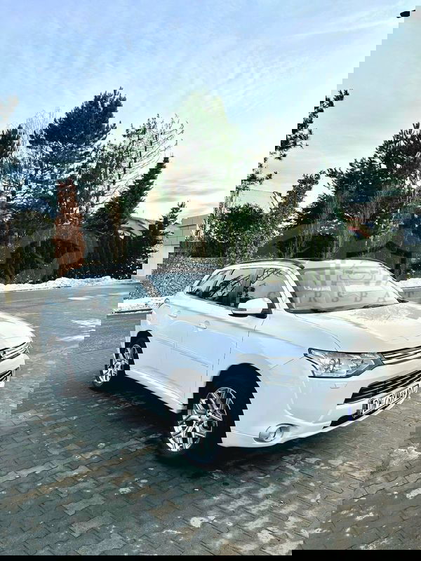 Mitsubishi Outlander III 2.0 4WD Plug-In Hybrid Top 2013