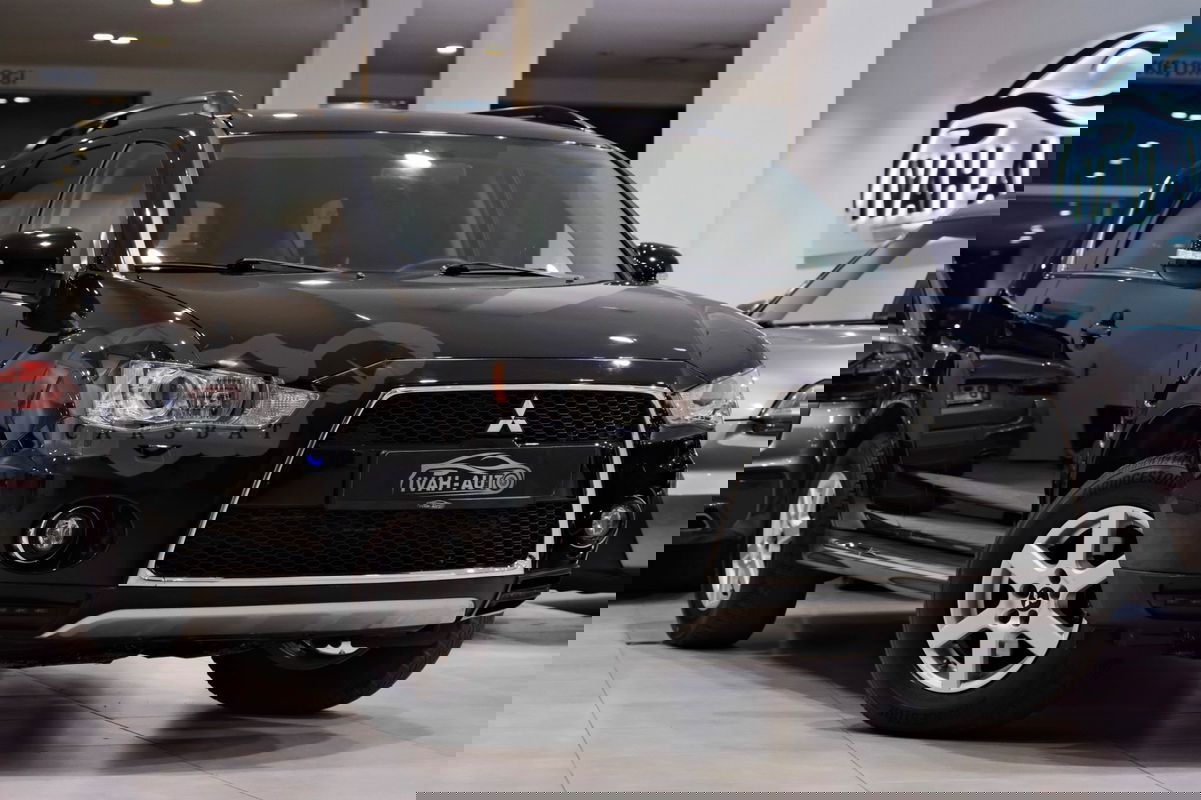 Mitsubishi Outlander II 2.2 DI-D ClearTec 2WD XTRA 2011