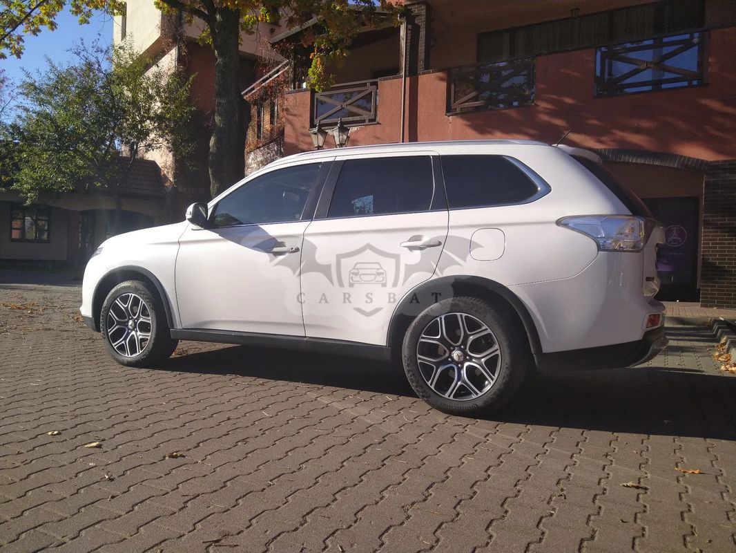 Mitsubishi Outlander III 2.2 DID Instyle Navi 2014