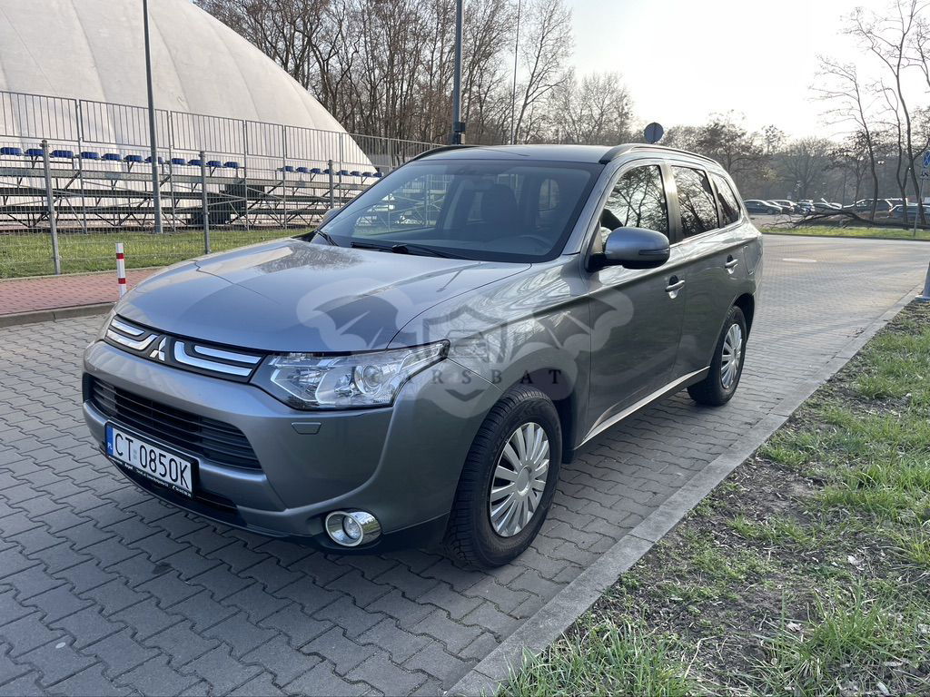 Mitsubishi Outlander III 2.2 DID Intense + 2013