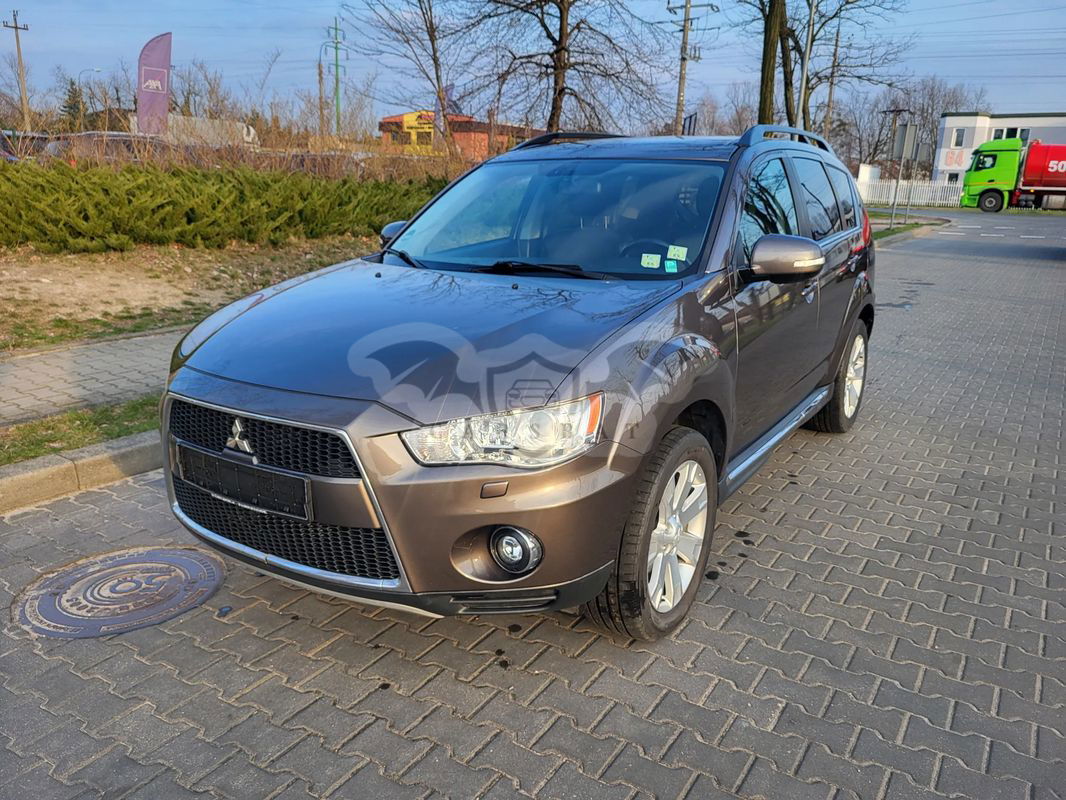 Mitsubishi Outlander II 2.0 2WD Edition 2012