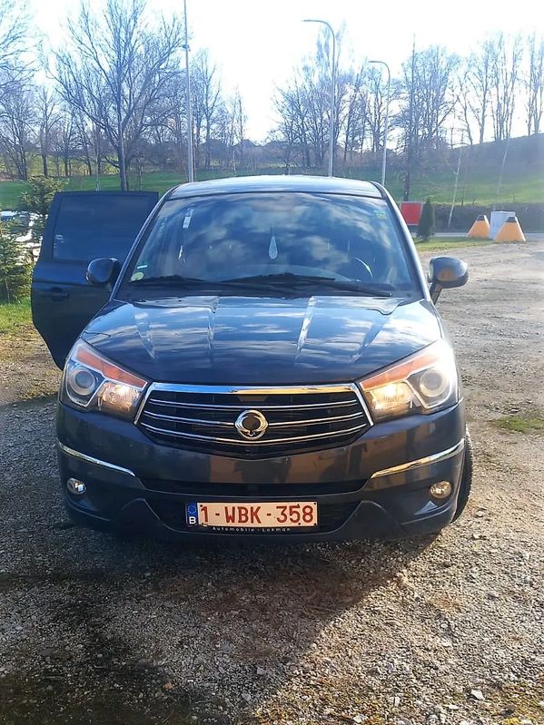 Ssangyong / KG Mobility Rodius 2.0 e-XDi200 Sapphire 2015