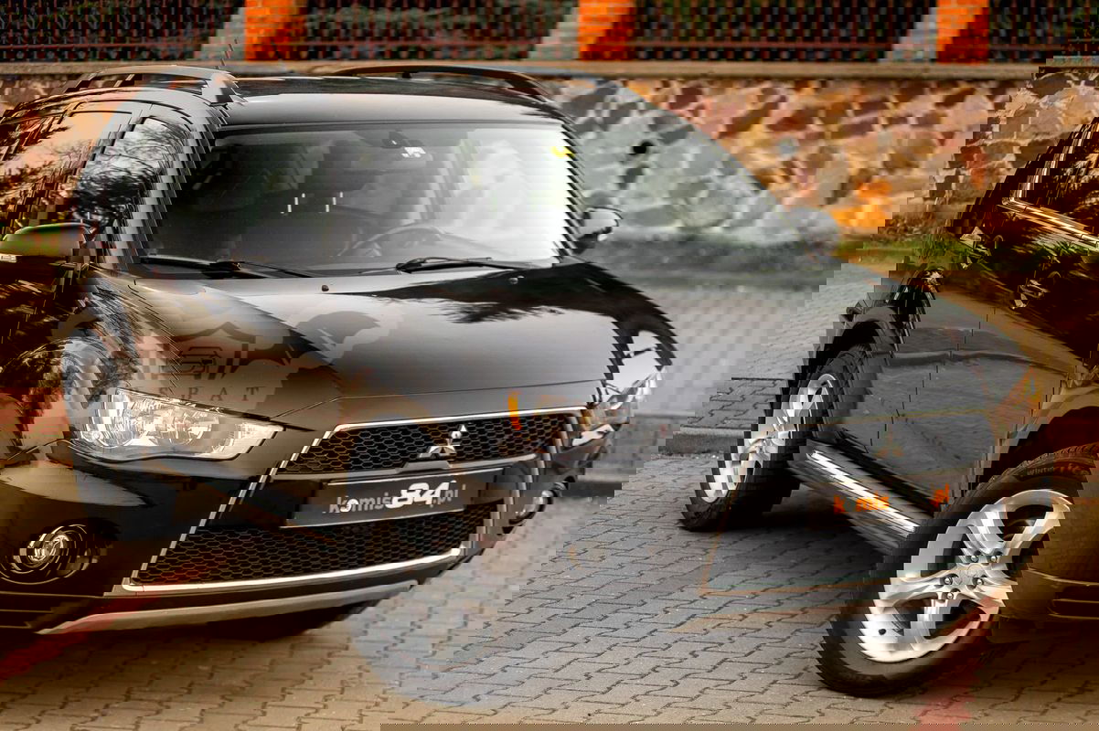 Mitsubishi Outlander II 2.4 4WD CVT Intense 2011