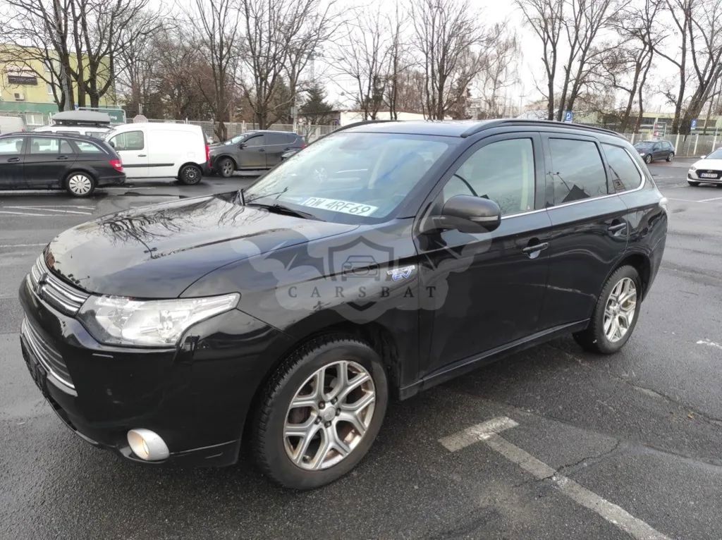 Mitsubishi Outlander III PHEV Instyle NAVI + 2013