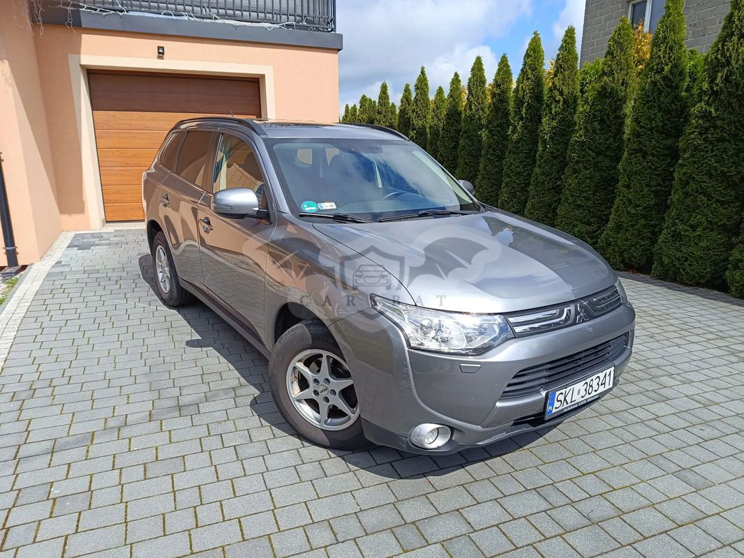 Mitsubishi Outlander III 2.2 DID Intense + 4WD 2013