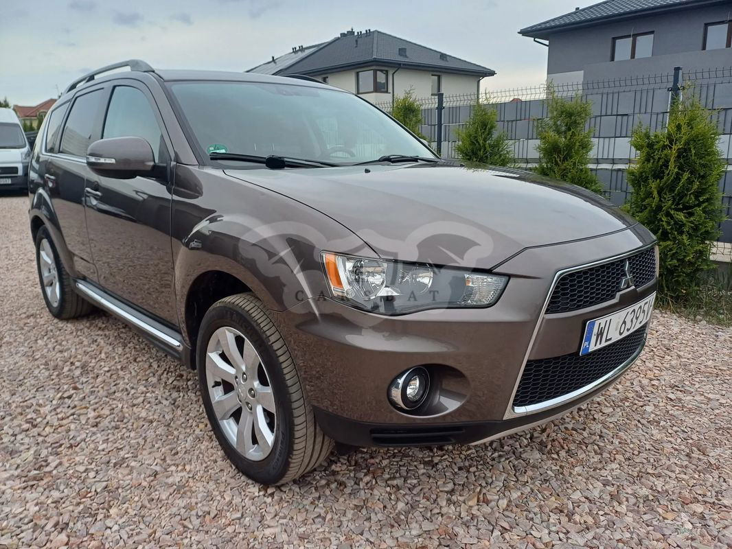 Mitsubishi Outlander II 2.0 2WD Invite 2011