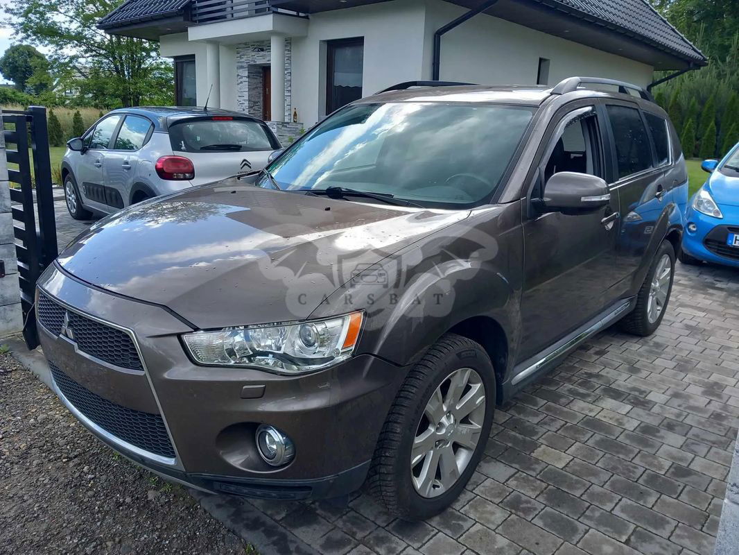 Mitsubishi Outlander II 2.0 2WD XTRA 2013