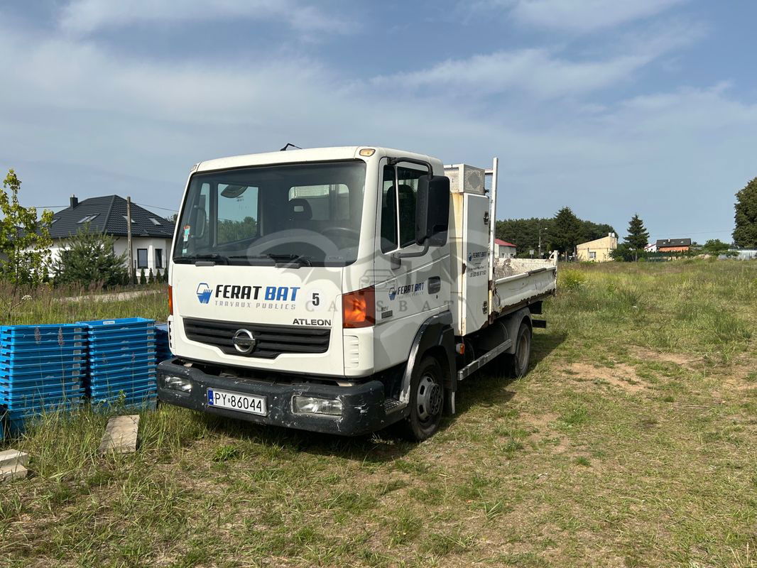 Nissan Atleon 2004