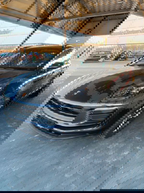 Porsche Macan Standard 2022