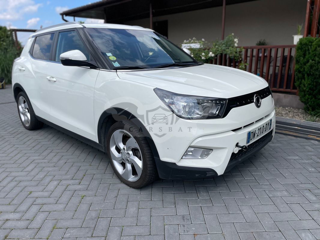 Ssangyong / KG Mobility Tivoli e-XDi 160 2WD Black+White 2015