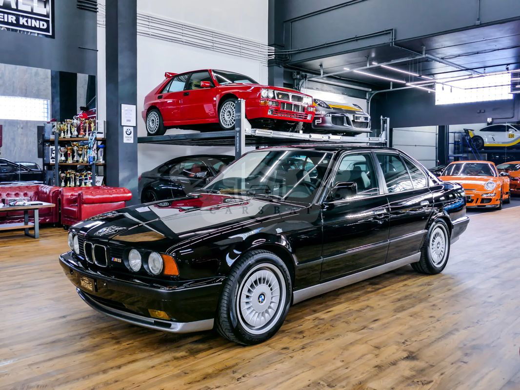 BMW M5 Standard 1990