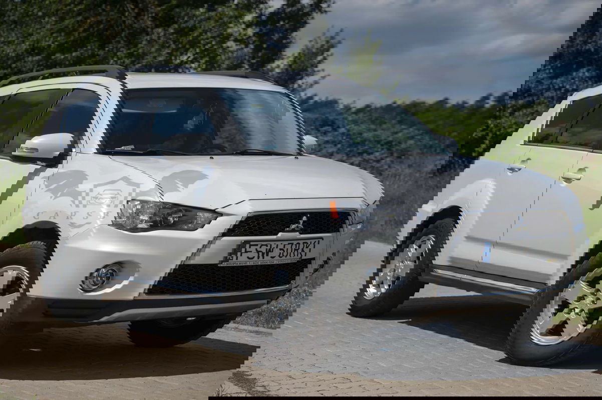 Mitsubishi Outlander II 2.0 Intense 2WD 2012