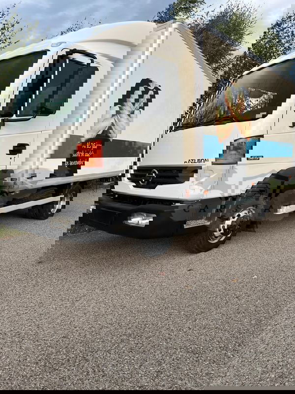 Nissan Atleon 2010