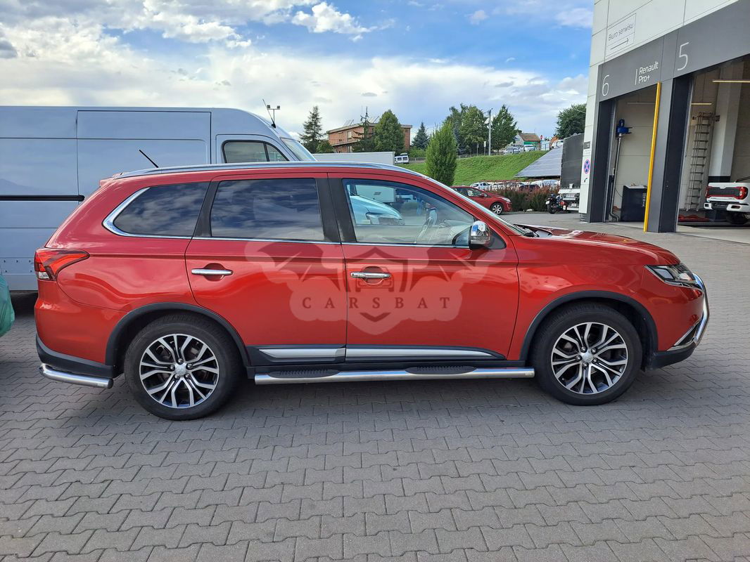 Mitsubishi Outlander III 2.2 DID Intense + 4WD 2016