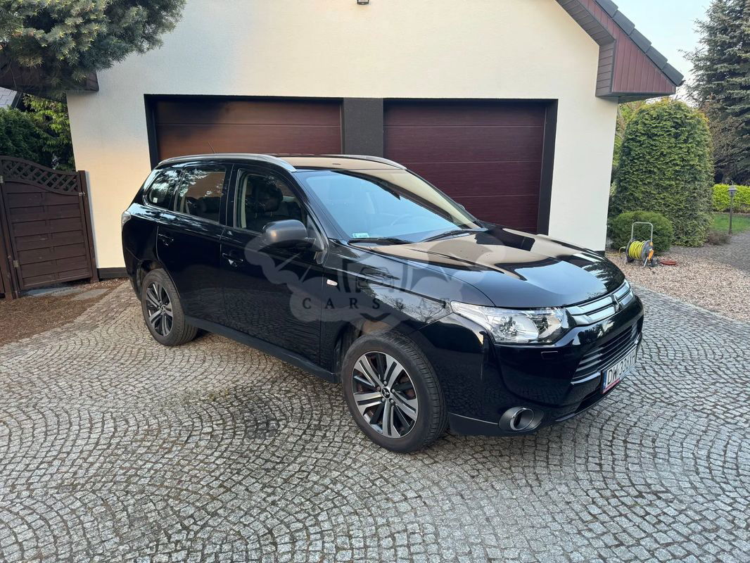 Mitsubishi Outlander III 2.0 Intense + 2WD 2014