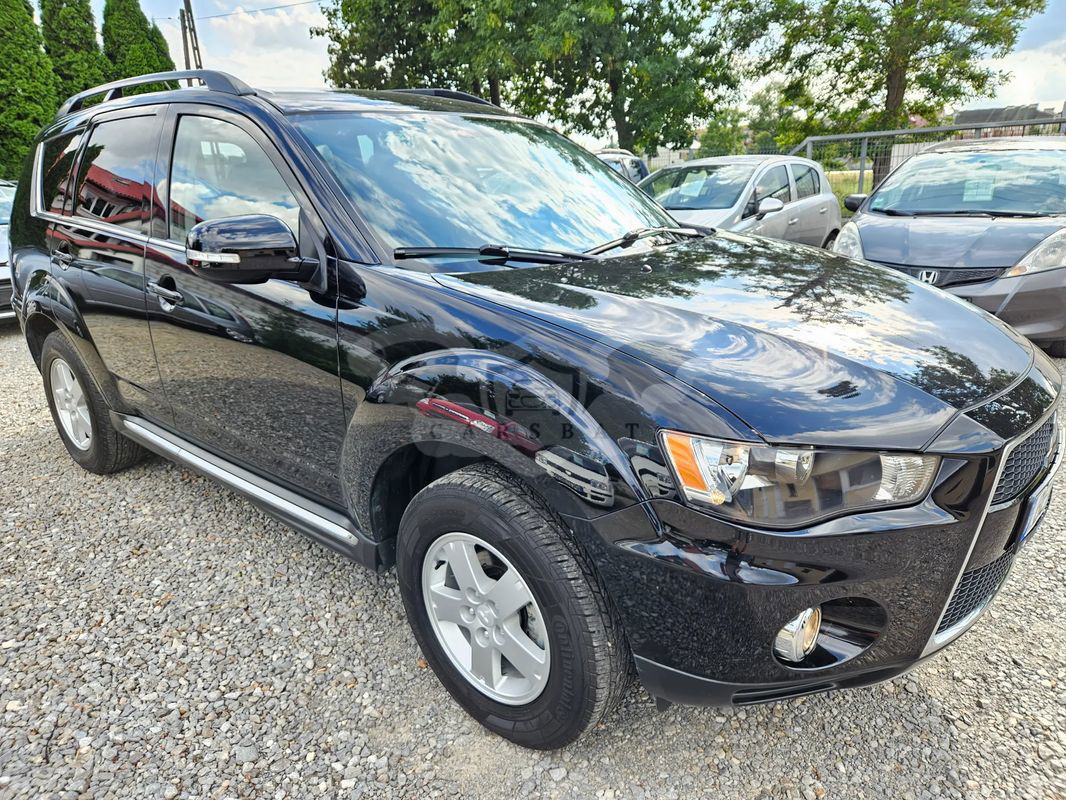 Mitsubishi Outlander II 2.0 2WD CVT Invite 2012