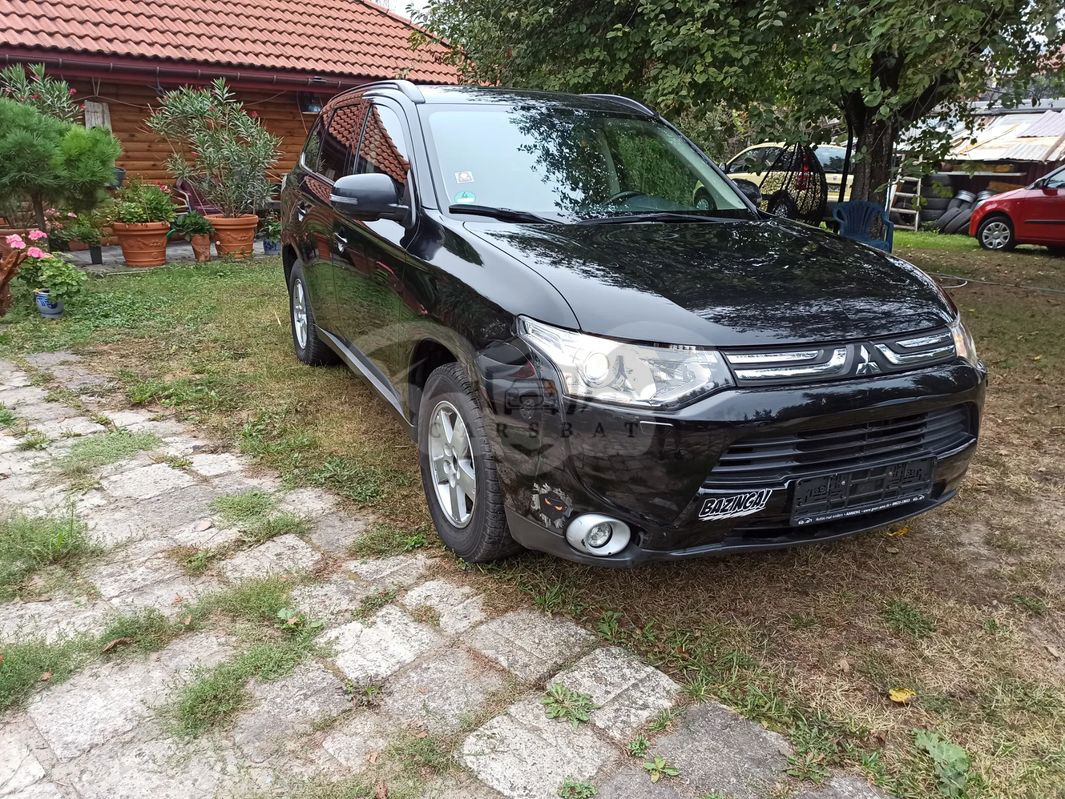 Mitsubishi Outlander II 2.2 DID Intense + 4WD 2013