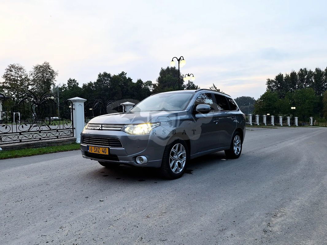 Mitsubishi Outlander III 2.0 4WD CVT Active+ 2013