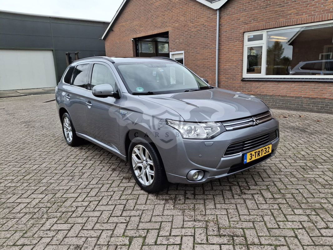 Mitsubishi Outlander III 2.0 4WD Plug-In Hybrid 2013