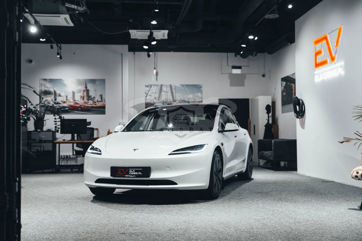 Tesla Model 3 2024