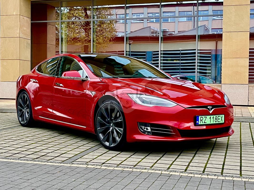 Tesla Model S 2020