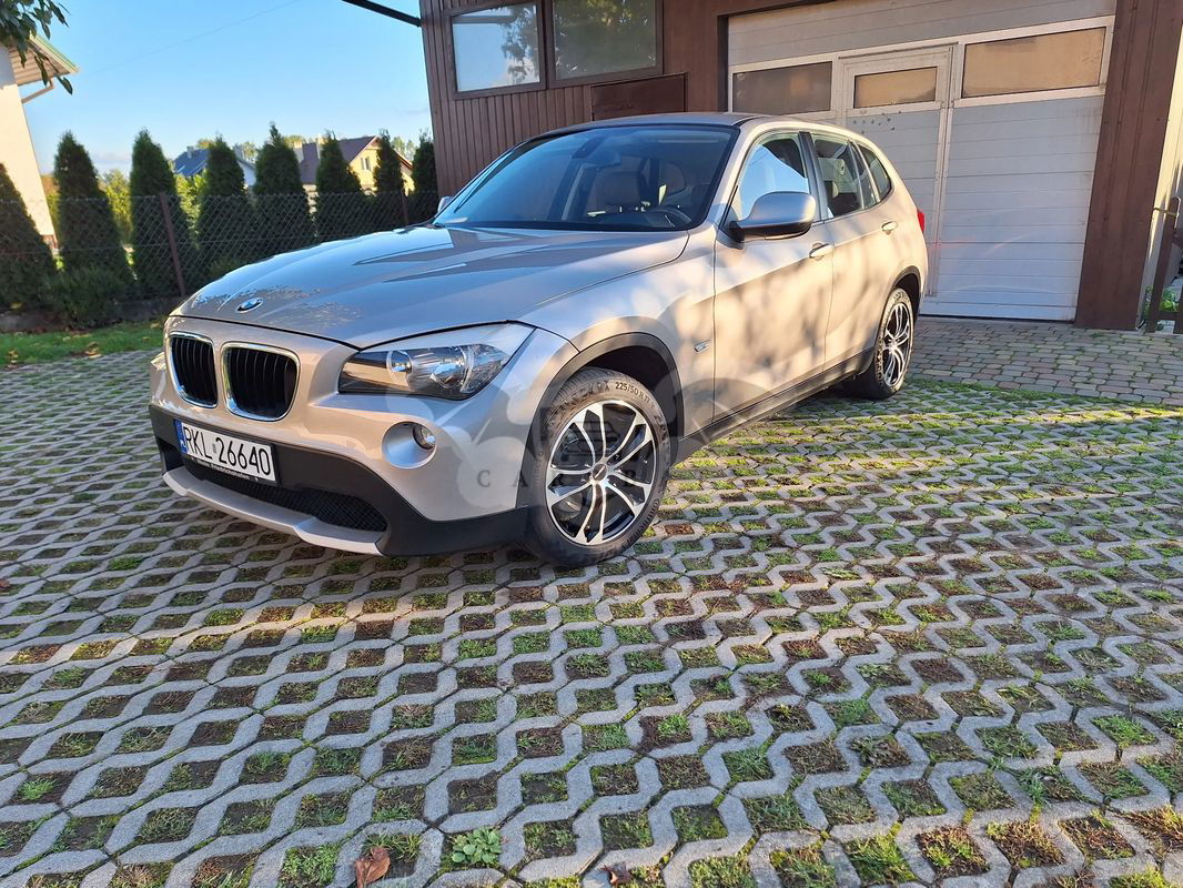 BMW iX1 2012