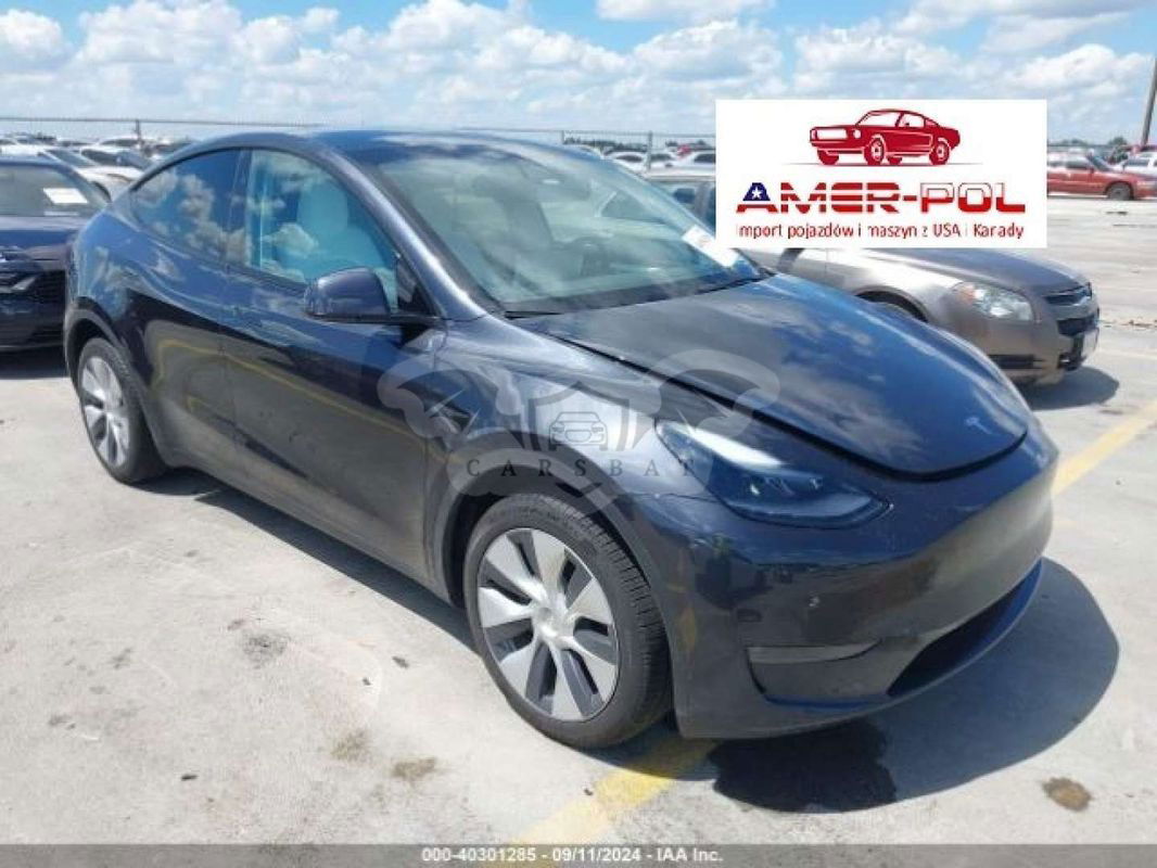 Tesla Model Y 2024