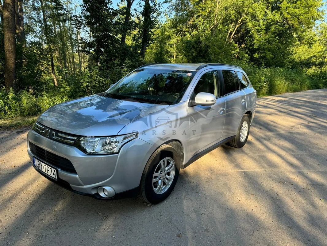 Mitsubishi Outlander III 2.2 DI-D 2WD Invite 2013