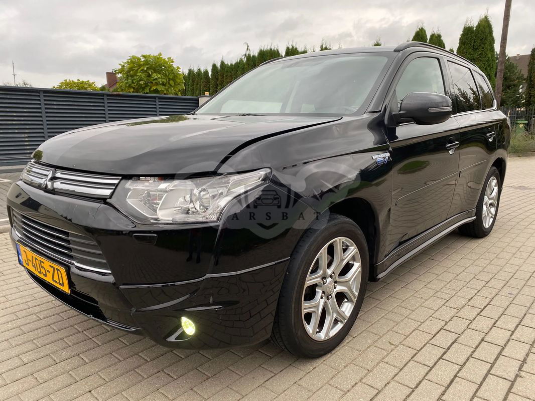 Mitsubishi Outlander III 2.0 4WD Plug-In Hybrid 2013