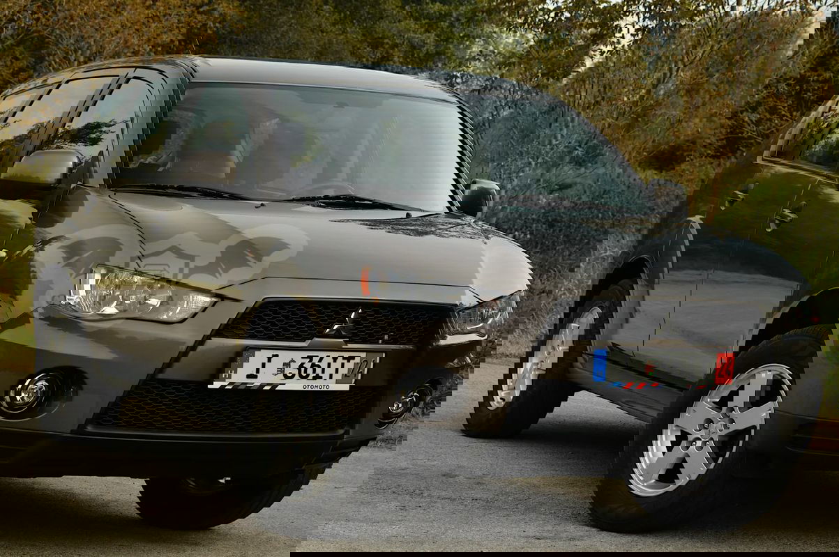 Mitsubishi Outlander II 2.0 2WD Inform 2012