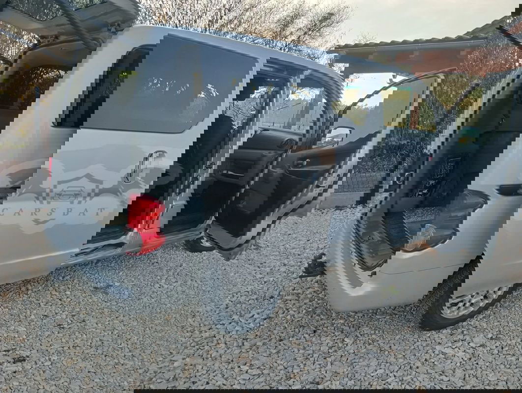 Nissan NV200 2013