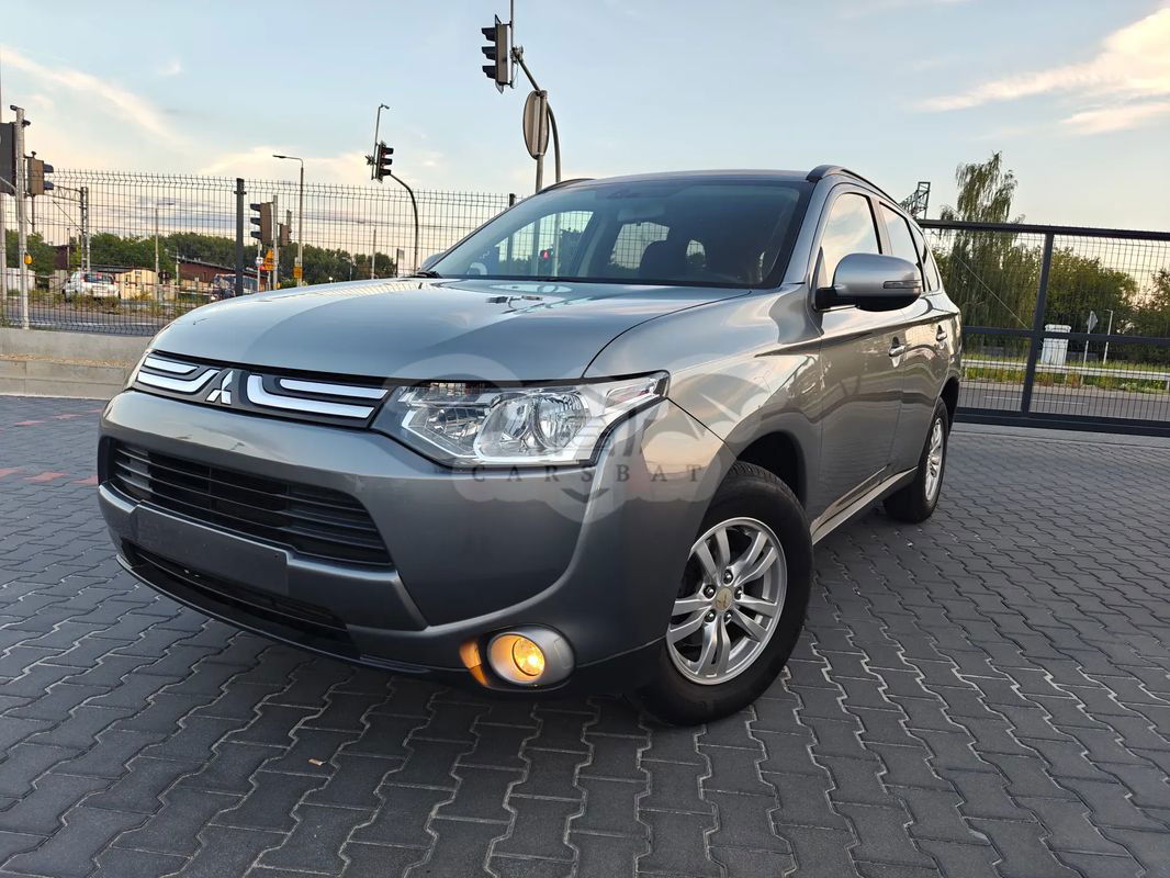Mitsubishi Outlander III 2.2 DI-D 2WD Invite 2013