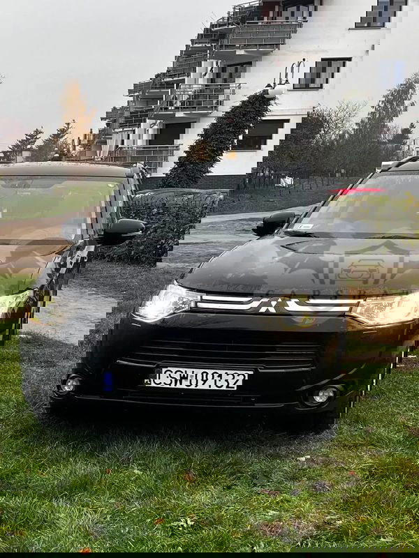 Mitsubishi Outlander III 2.2 DID Instyle Navi 2013
