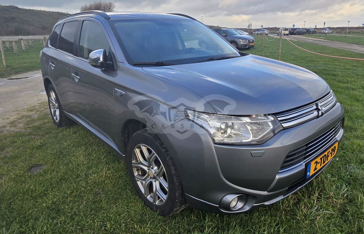Mitsubishi Outlander II 2.0 4WD Plug-In Hybrid 2013