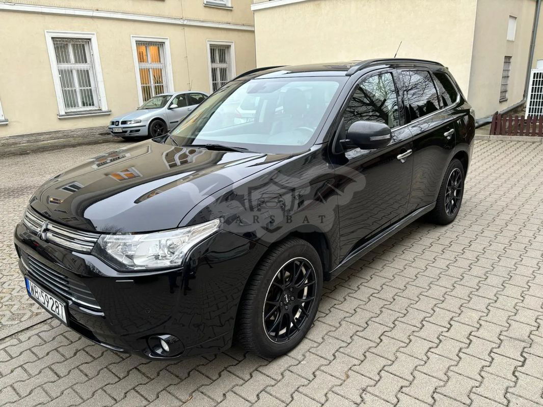 Mitsubishi Outlander III PHEV Instyle NAVI 2014