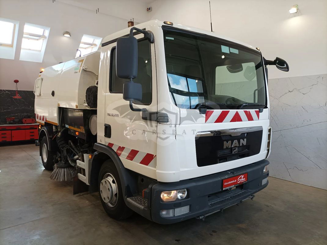 MAN M2000 2012