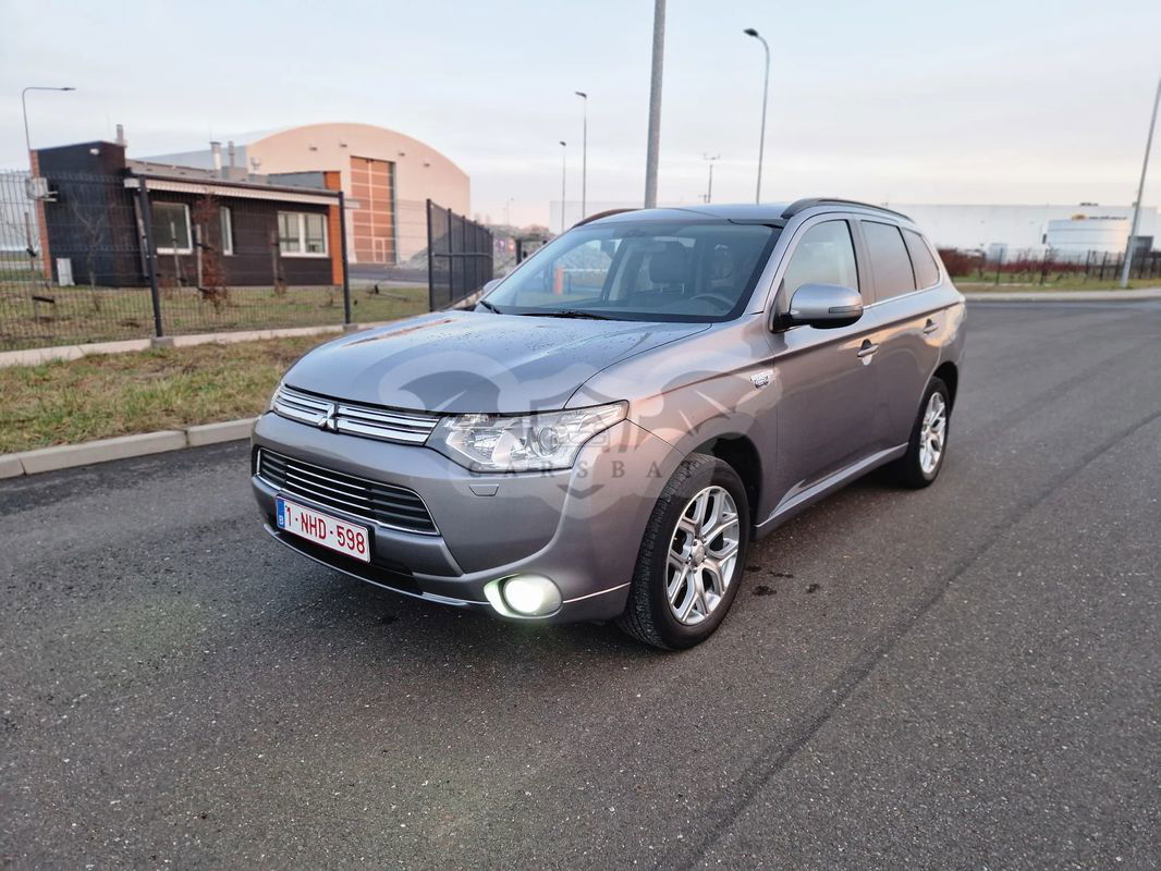Mitsubishi Outlander III 2.0 4WD Plug-In Hybrid Top 2013
