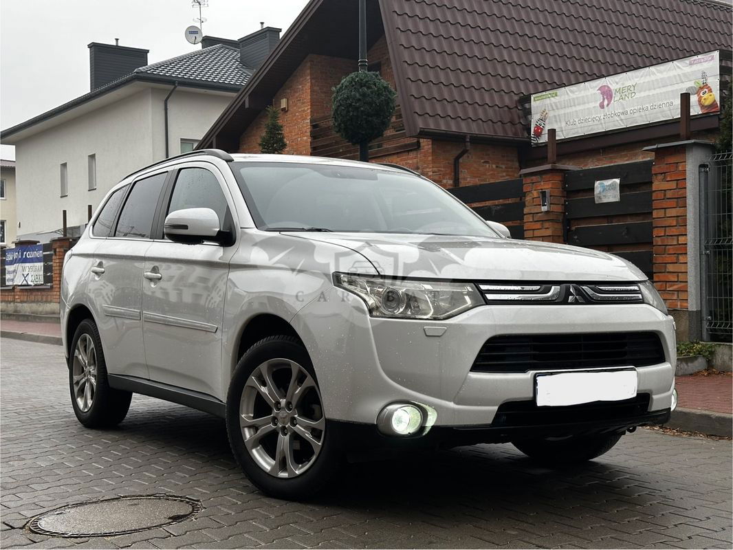 Mitsubishi Outlander III 2.0 2WD CVT Diamant+ 2012
