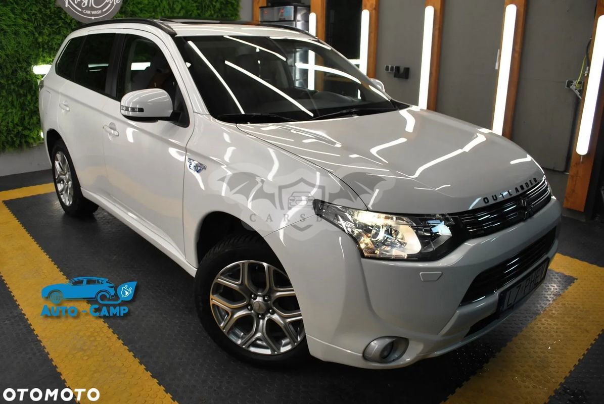Mitsubishi Outlander III PHEV Instyle NAVI + 2014
